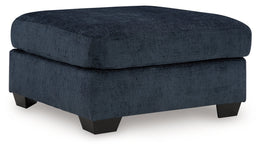 Aviemore Sectional with Chaise Living Room Set