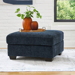 Aviemore Sectional with Chaise Living Room Set