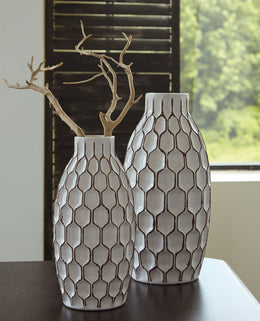 Dionna Vase Set (2/CN)