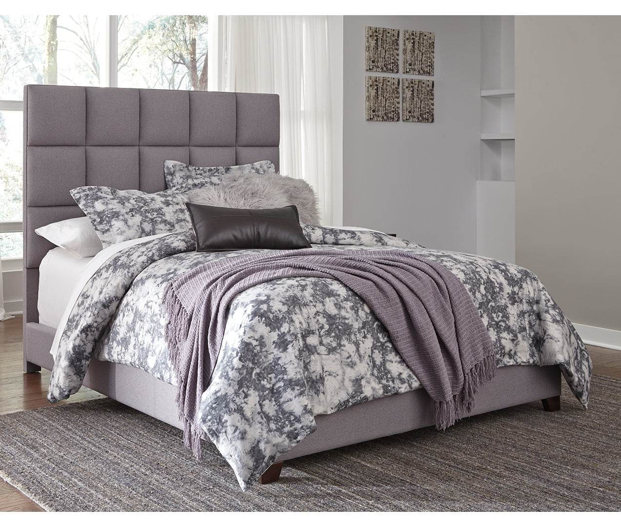 Dolante Upholstered Bed