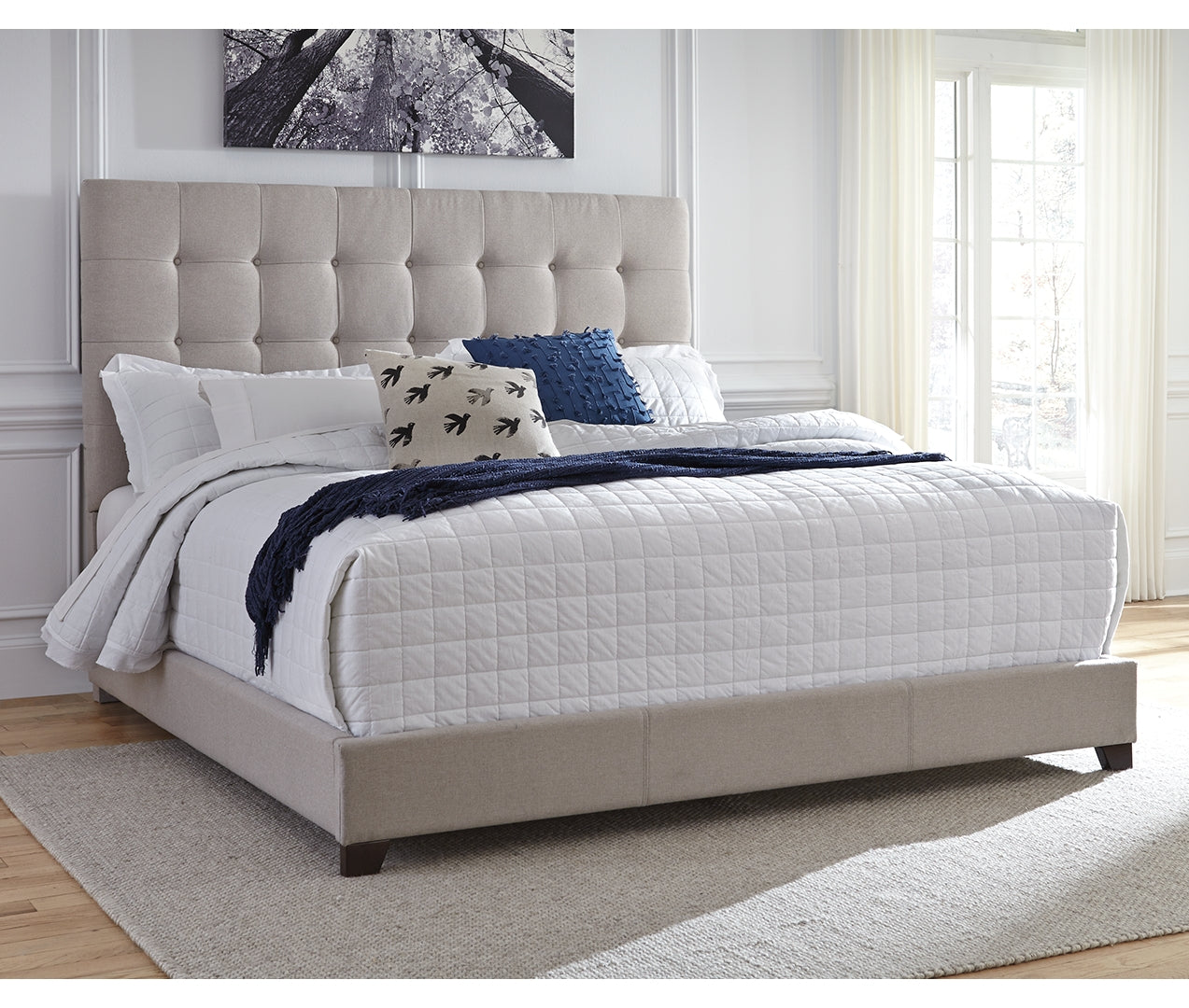 Dolante Upholstered Bed