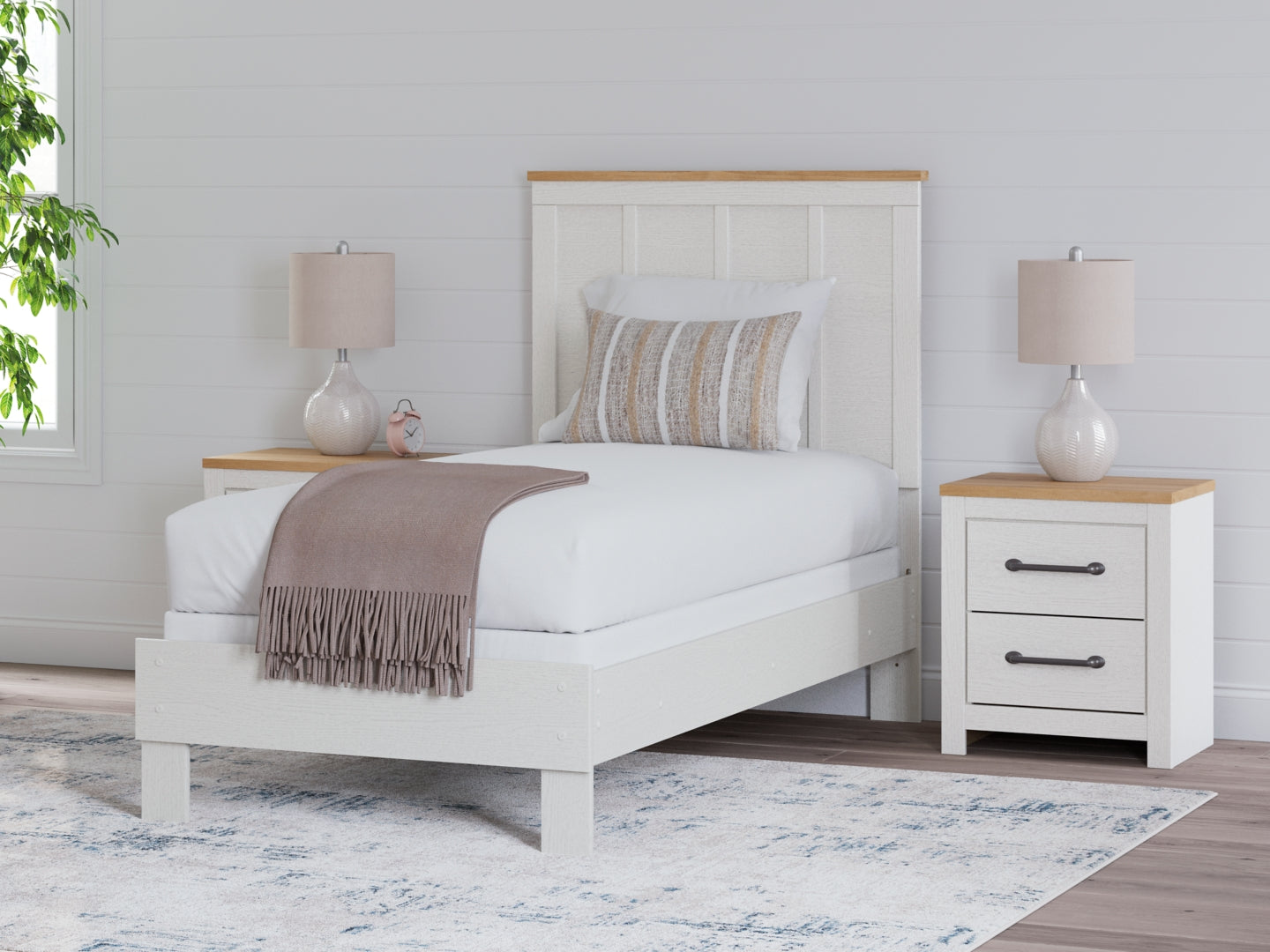 Linnocreek Panel Bed