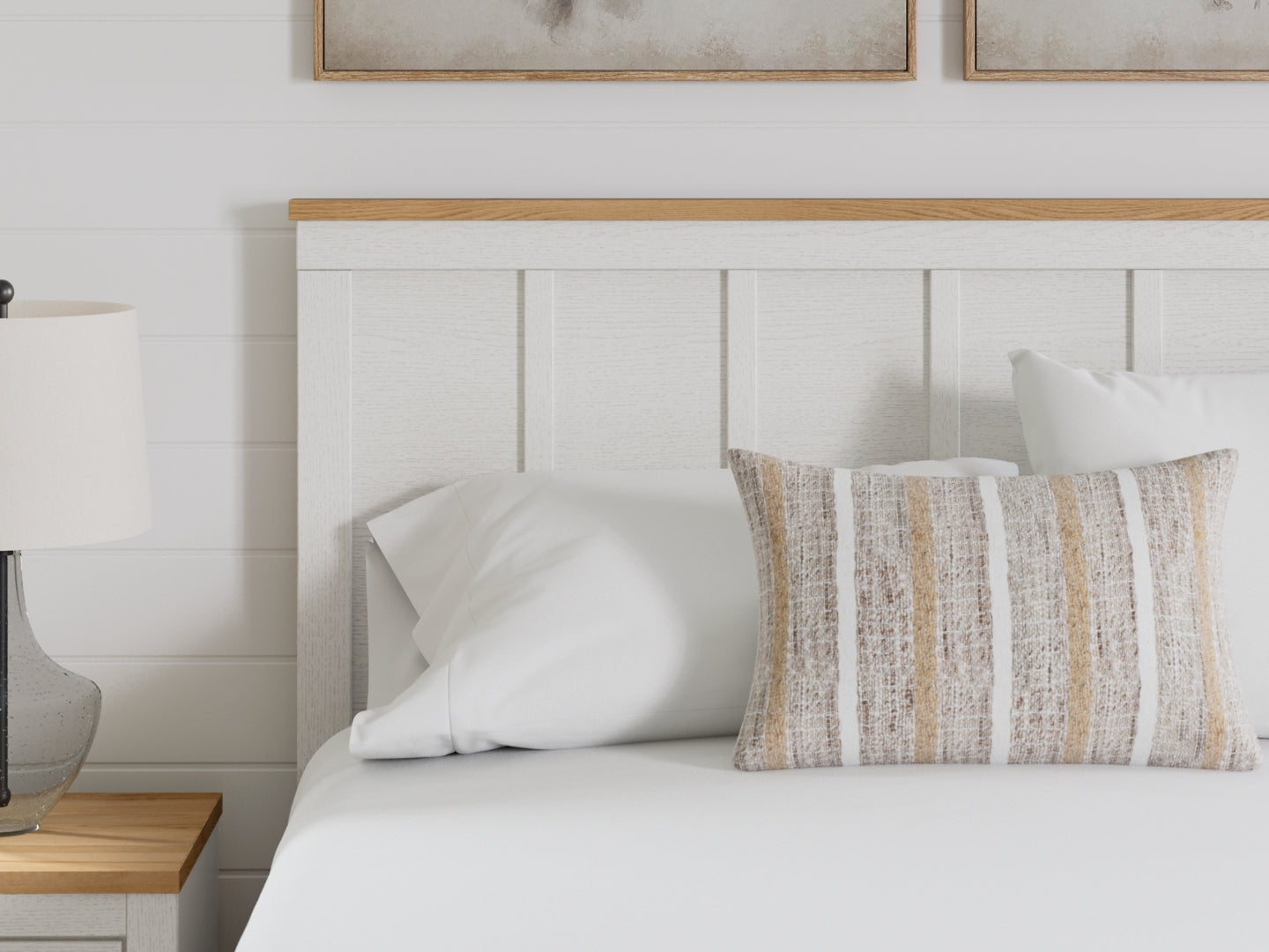 Linnocreek Panel Bed