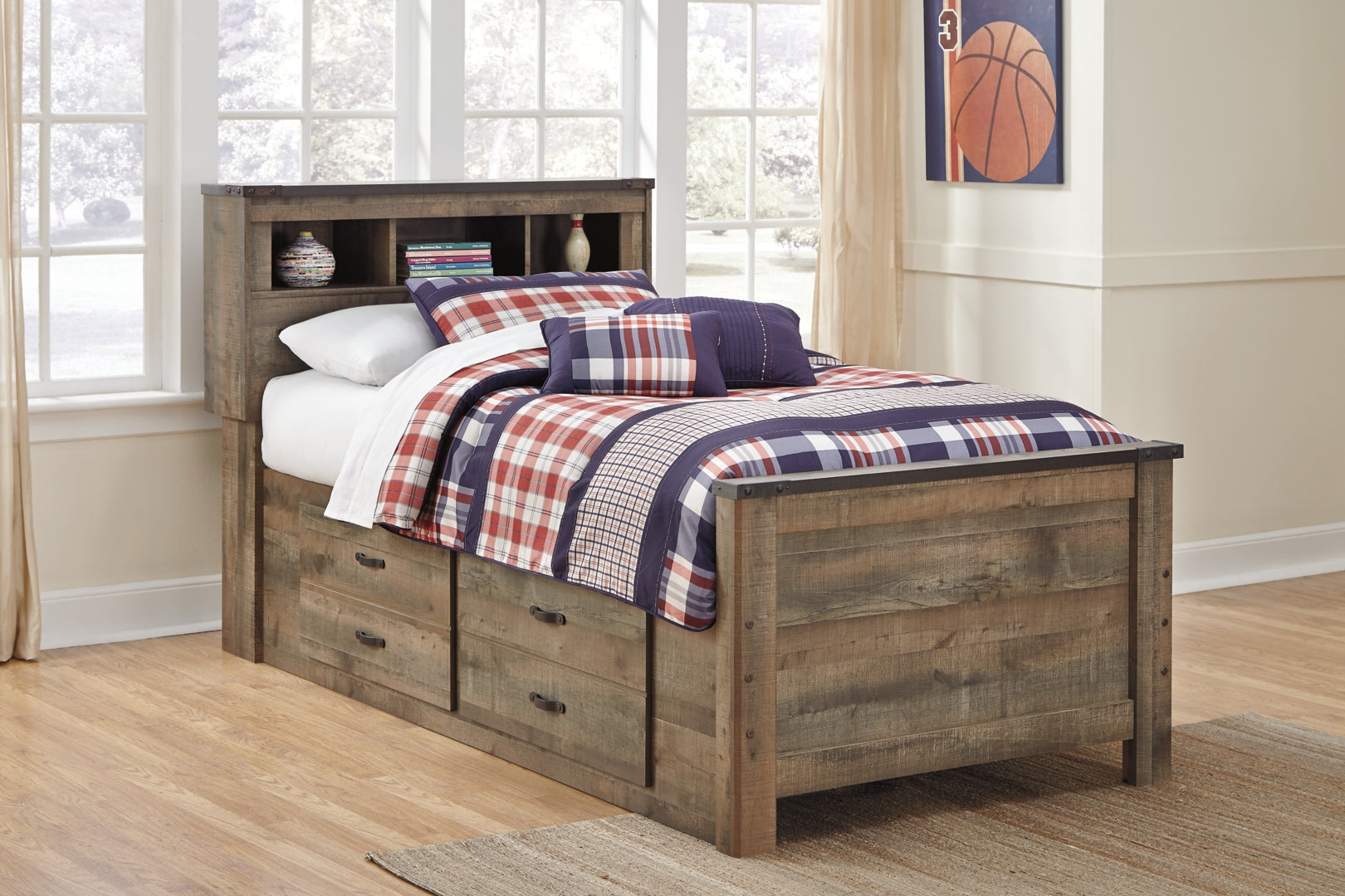 Trinell Poster Bed