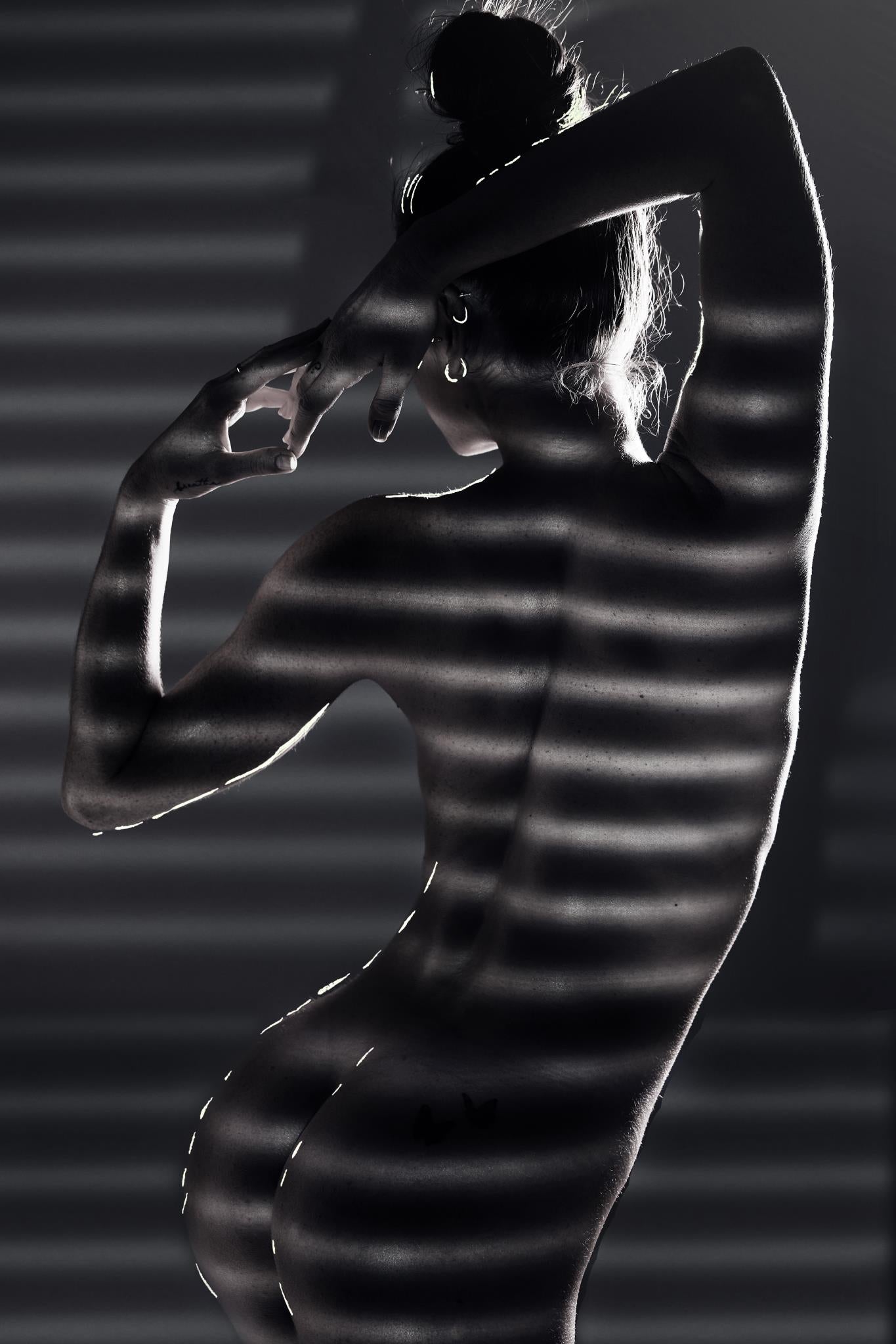 Tempered Glass W/ Foil - Woman In The Shadows Tempered Glass