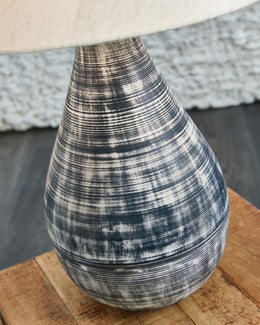 Erivell Metal Table Lamp (2/CN)