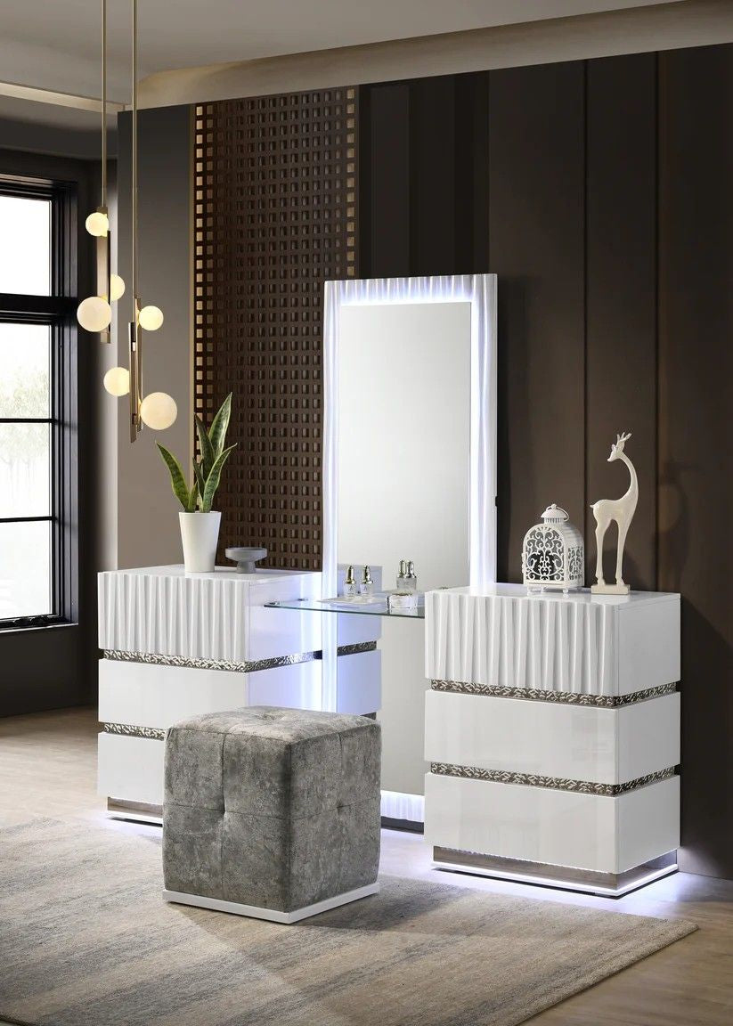 B32 Lisbon Vanity w/ Stool