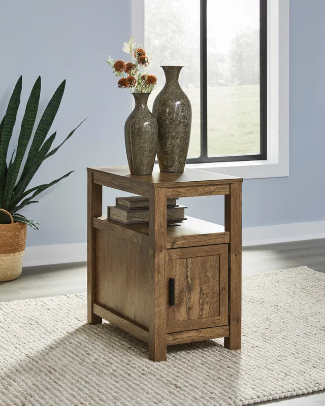 T190-117 - End Table **NEW ARRIVAL**